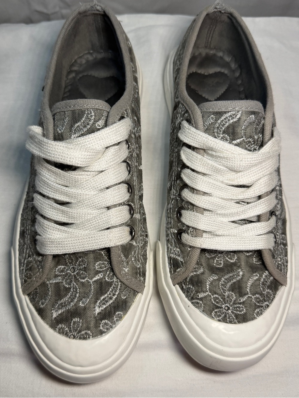 Rocket Dog Gray Floral Lace Low-Top Sneakers with White Sole